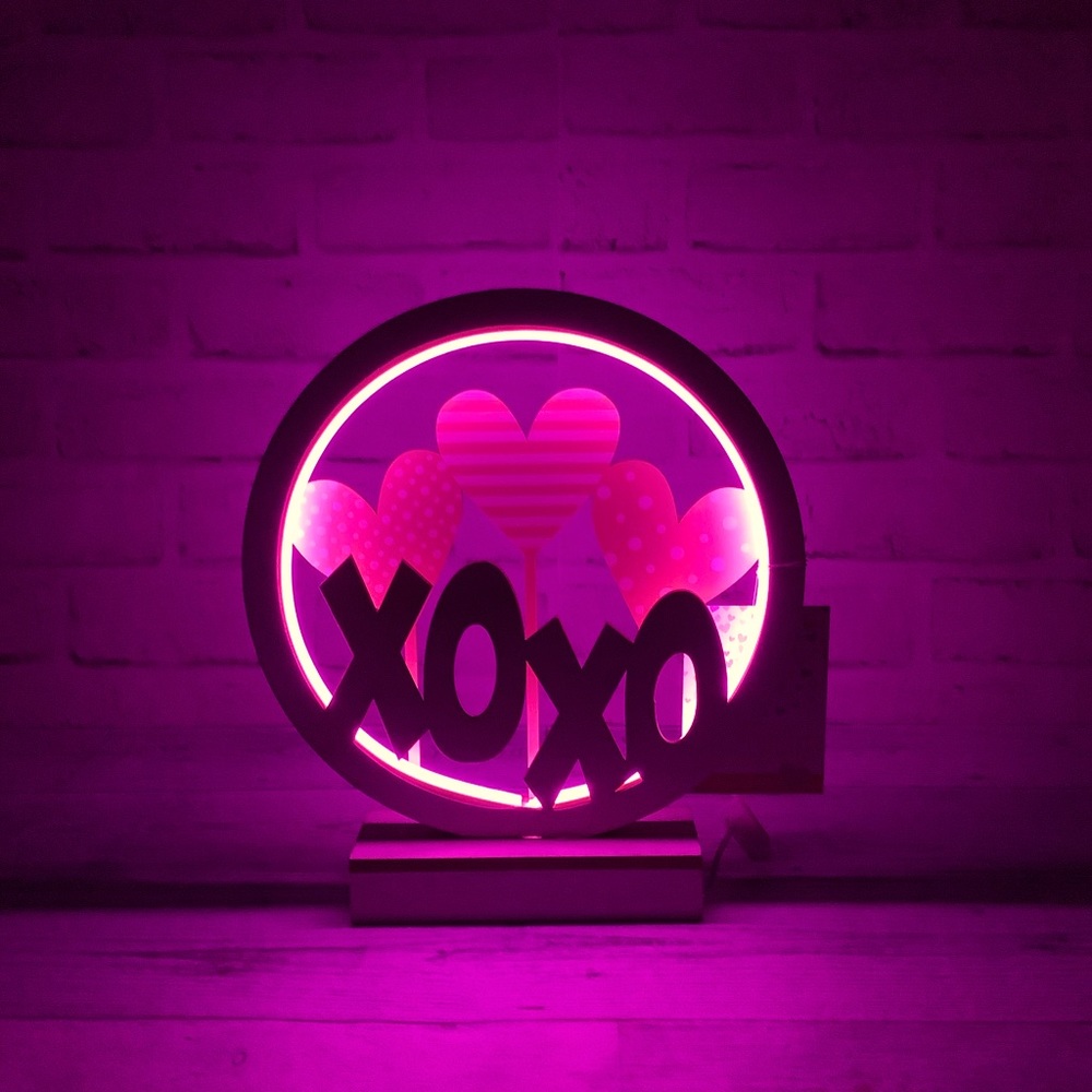 Love & Cupcakes LED Hearts & Kisses Sign